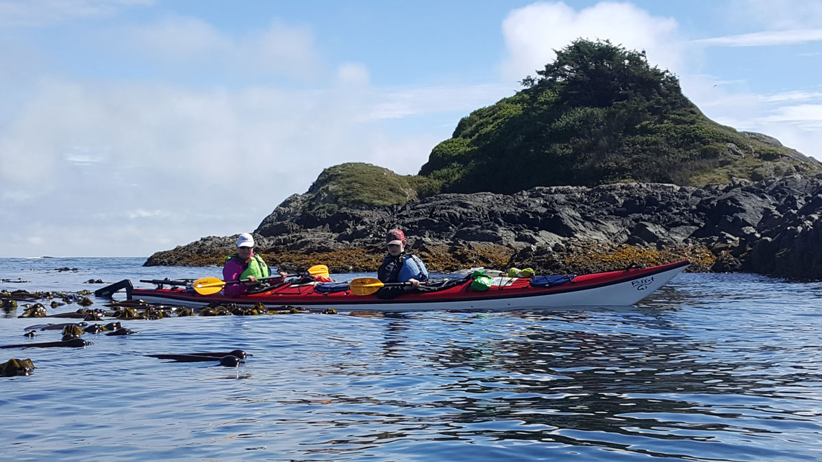 2 Kayakers on family tour